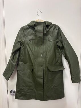 LULULEMON ATHLETICA INTO THE DRIZZLE JACKET!
